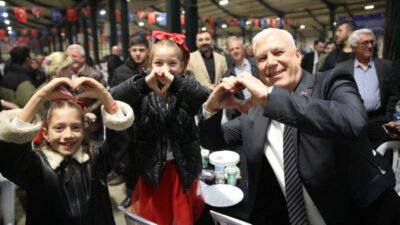 Bursa Büyükşehir Belediyesi’nin İnegöl ilçesinde düzenlediği iftar programında yaklaşık 4000