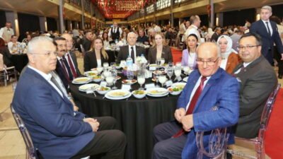 Bursa Büyükşehir Belediyesi tarafından düzenlenen iftar programında şehit aileleri ve