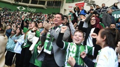 Osmangazi'de yaşayan çocuklara Bursaspor sevgisi aşılamak için mücadele veren Osmangazi