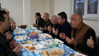 Osmangazi Belediye Başkanı Erkan Aydın, Güneybudaklar Mahallesi’nde düzenlenen iftar programına