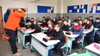 Afet İşleri Müdürlüğü ekipleri, Peyami Safa Ortaokulu öğrenci ve öğretmenlerine