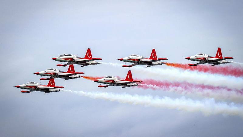 Mustafakemalpaşa Belediye Başkanı Şükrü Erdem, Türk Hava Kuvvetleri’nin gözbebeği Türk