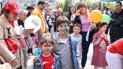 Nilüfer Belediyesi’nin düzenlediği şenlikte, 23 Nisan Ulusal Egemenlik ve Çocuk