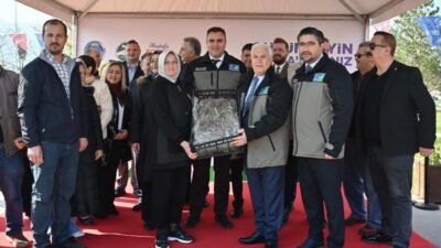 Bursa Büyükşehir Belediyesi, kentteki çilek üretiminin daha verimli hale getirilmesi