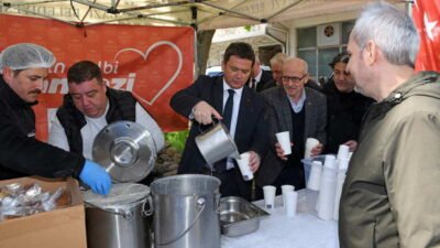 Osmangazi Belediye Başkanı Erkan Aydın, Fatih Mahallesi’ni ziyaret ederek vatandaşlara