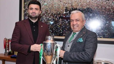 Nilüfer Belediye Başkanı Şadi Özdemir, Başkan Yardımcıları ve meclis üyeleri,