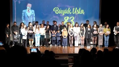 2007’de hayatını kaybeden ve birçok oyuncunun ustası olan Savaş Dinçel’in