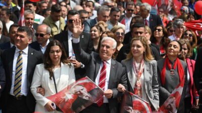 Bursa Büyükşehir Belediyesi tarafından düzenlenen Çocuk Şenliği ile çocuklar, birbirinden