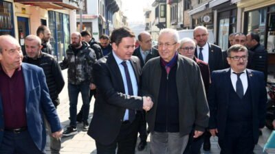 Osmangazi Belediye Başkanı Erkan Aydın, Kayıhan Çarşısı esnafıyla yaptığı kahvaltı