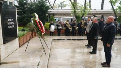 "Yargı siyasetin etkisi altında, barolar susturulmak isteniyor" diyen Bursa Barosu