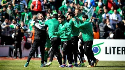 Bursaspor, Balıkesir Atatürk Stadı’nda Artvin Hopaspor ile şampiyonluk maçını 2-1