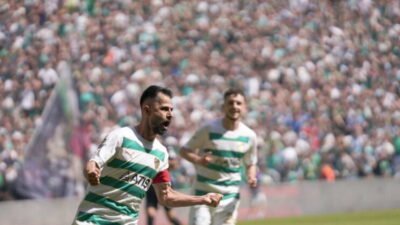 Bursaspor şampiyonluk kupası aldığı evindeki son maçta Bornova’yı farklı mağlup