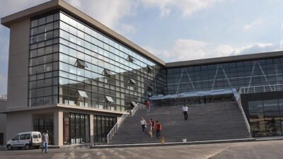 Bursa TOFAŞ Fen Lisesi öğrenci ve mezunları öğretmenlerin sürgün edilmesine