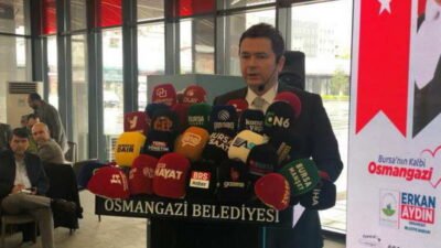 Osmangazi Belediye Başkanı Erkan Aydın, değerlendirme toplantısı gerçekleştiriyor.