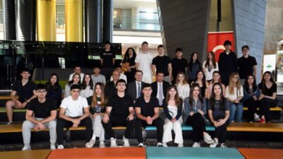 Osmangazi Belediye Başkanı Erkan Aydın, Harmancık Ortaokulu’nda robotik laboratuvar kuran