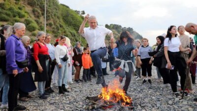 Tirilye’de düzenlenen Hıdırellez Şenlikleri, baharın gelişini müjdeleyen renkli ve neşeli