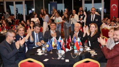 Bursa Büyükşehir Belediye Başkanı Mustafa Bozbey, eşi Seden Bozbey ile