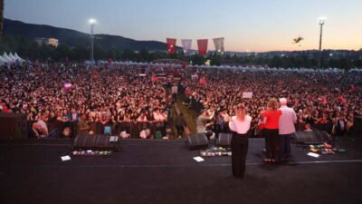 Bursa Büyükşehir Belediyesi tarafından bu yıl ikincisi düzenlenen ‘Gençlik Şenliği’