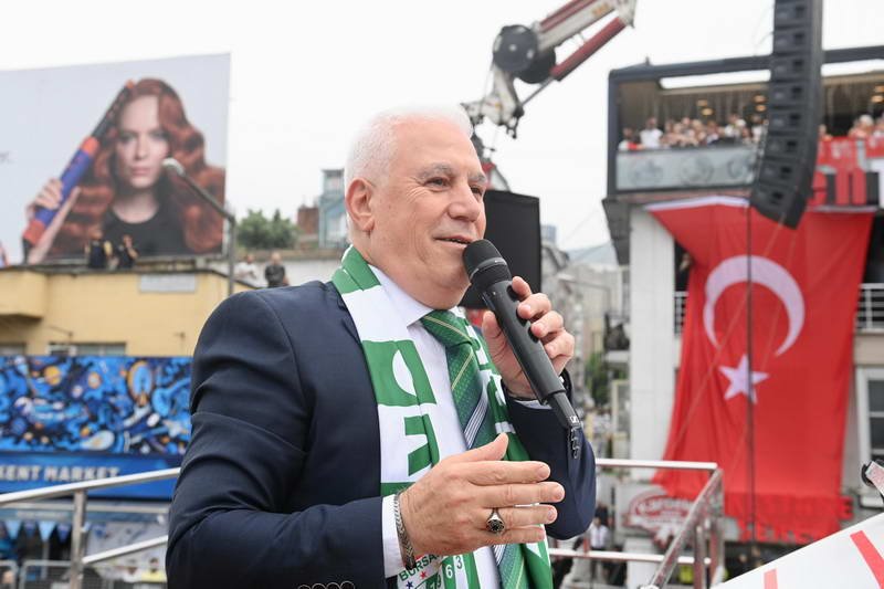 CHP Genel Başkanı Özgür Özel’in katılımıyla düzenlenen Bursa mitinginde konuşan