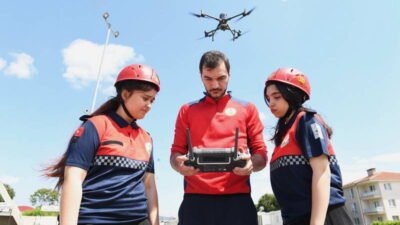 Osmangazi Belediyesi’nin düzenlediği arama kurtarma tatbikatına katılan liseli öğrenciler, afet