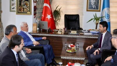 ‘Başkan Bozbey Burada’ projesi kapsamında Büyükorhan ilçesinde yerel yöneticiler, muhtarlar