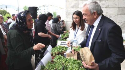 Nilüfer Belediyesi’nin 6 yıldır sürdürdüğü, “Fide Bizden Ürün Sizden” fide