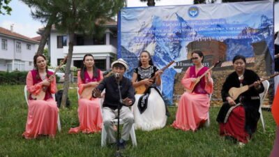 Kırgız Cumhuriyeti’nin her yıl geleneksel olarak düzenlediği Kırgız Şenlikleri bu