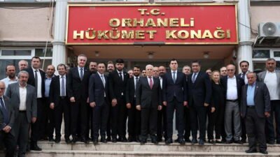 ‘Başkan Bozbey Burada’ projesi kapsamında Orhaneli ilçesinde vatandaşlarla bir araya