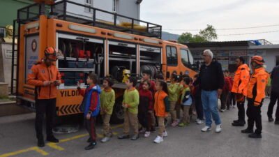 Yıldırım Belediyesi Afet İşleri Müdürlüğü ekipleri, 16 okulda 6 bin öğrenciye