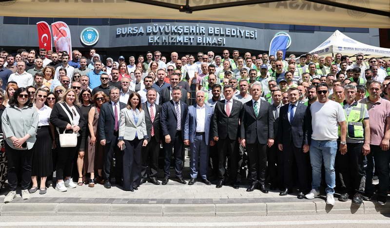 Bursa Büyükşehir Belediye Başkanı Mustafa Bozbey, belediyenin çeşitli birimlerini ziyaret
