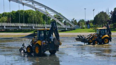 Bursa Büyükşehir Belediyesi, sıcaklıkların artmasıyla oluşacak muhtemel kokuların önüne geçmek