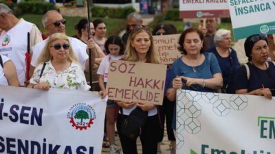 Hayat pahalılığı ve yetersiz emekli maaşlarına dikkat çekmek amacıyla Bursa'da