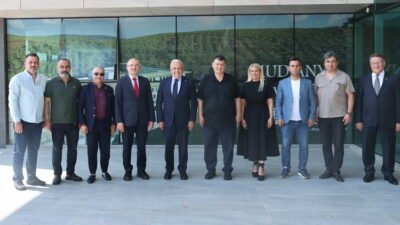 Nilüfer Belediye Başkanı Şadi Özdemir, ilçedeki özel eğitim kurumlarının temsilcileri