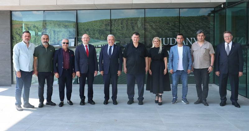 Nilüfer Belediye Başkanı Şadi Özdemir, ilçedeki özel eğitim kurumlarının temsilcileri