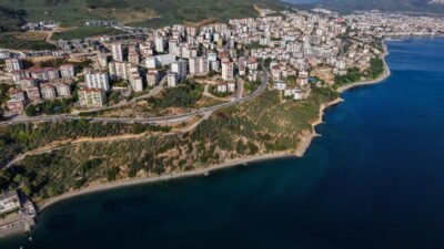 Gemlik Cumhuriyet Mahallesi sahilinde, mevcut kafelerin ilerisinde yer alan bölgede