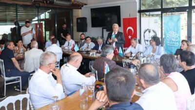 Nilüfer Belediye Başkanı Şadi Özdemir, muhtarlar toplantısında mahallelerde hayata geçirilen