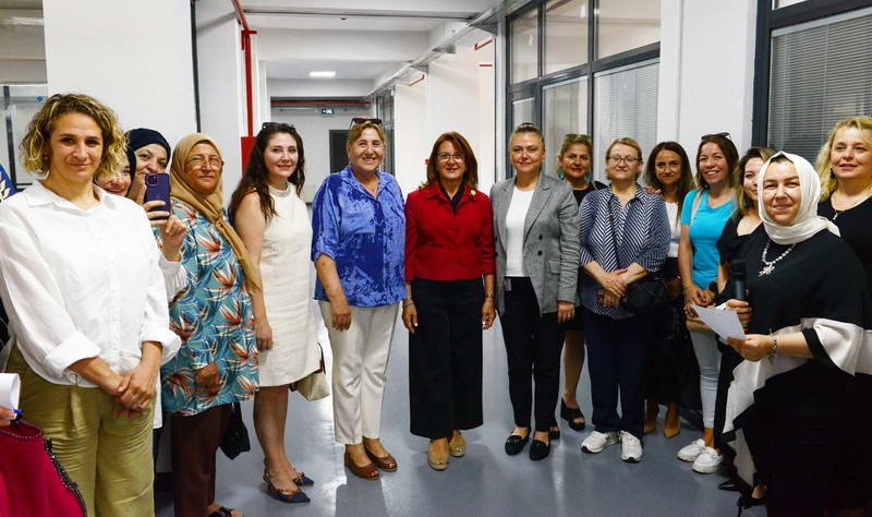 NİLSEM’in Ataevler Mahallesi’nde bulunan merkezinde eğitim alan kadınlar, yıl boyunca