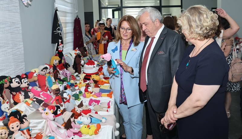 Nilüfer Belediyesi’nin Cumhuriyet Mahallesi’nde bulunan Olgun Gençlik Lokali’ndeki eğitimlere katılan