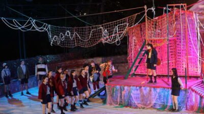 Nilüfer Kent Tiyatrosu’nun gençlik projesi olan Genç NKT’nin 2025 ekibi,