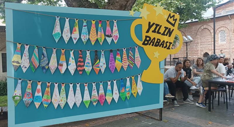 Bursa Büyükşehir Belediyesi, Babalar Günü dolayısıyla kentin farklı noktalarında birbirinden