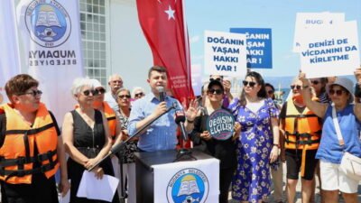 Mudanya’da düzenlenen “Temiz Deniz” etkinliğinde, Marmara Denizi’ndeki kirliliğe dikkat çekildi.