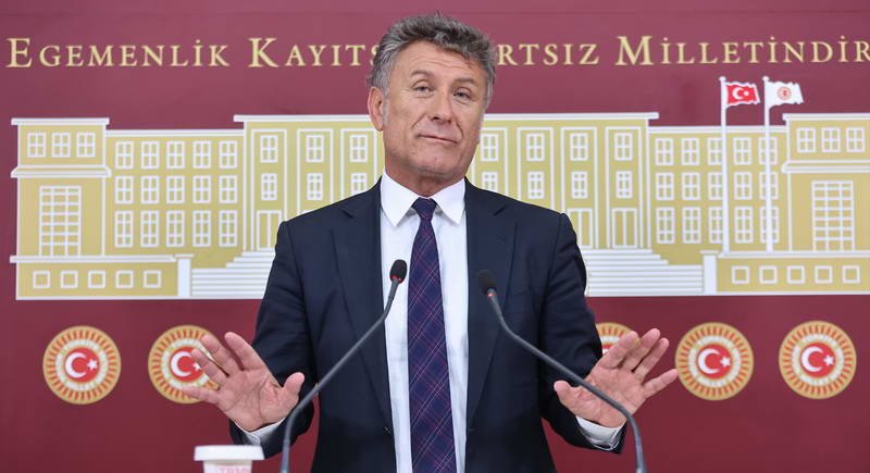 Tüm devlet kurumlarının yetkisinin tek merkezde toplandığını, bu merkezileşmenin, kriz