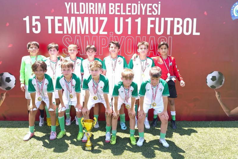 Yıldırım’ı sporda marka kent haline getirecek önemli yatırımları ilçeye kazandıran