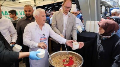 Bursa Büyükşehir Belediye Başkanı Mustafa Bozbey, Karacabey’de ürünlerin yine tarlada