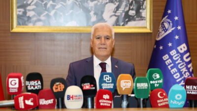 Bursa Büyükşehir Belediye Başkanı Mustafa Bozbey, ulaşım ve altyapı hizmetlerinde