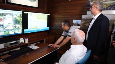 Bursa Büyükşehir Belediye Başkanı Mustafa Bozbey, Hüdavendigar Kent Parkı’nda Nilüfer