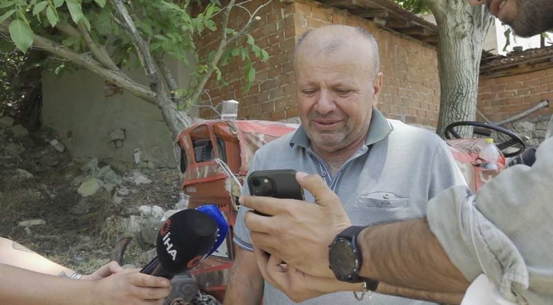 Başkan Bozbey’den fedakar çiftçiye teşekkür Bursa Büyükşehir Belediye Başkanı Mustafa Bozbey, Harmancık ilçesinde devam eden