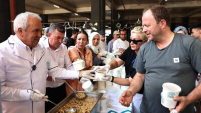 Nilüfer Belediye Başkanı Şadi Özdemir, Fethiye Sosyal Yaşam Alanı’nda aşure