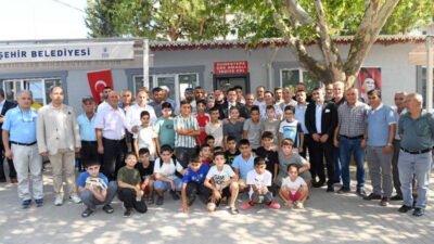 Osmangazi Belediye Başkanı Erkan Aydın, mahalle ziyaretleri kapsamında Güneştepe Mahallesi