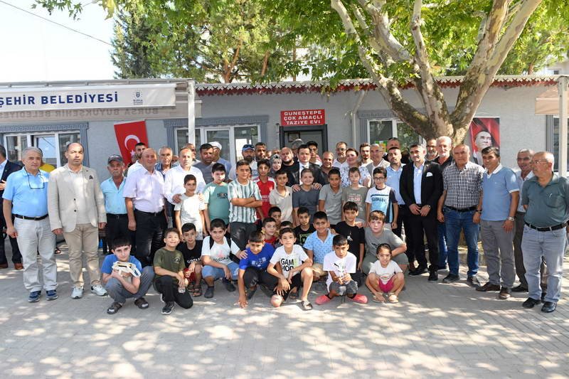 Osmangazi Belediye Başkanı Erkan Aydın, mahalle ziyaretleri kapsamında Güneştepe Mahallesi